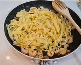 Foto del paso 4 de la receta: Tagliatelli con gambas al ajillo