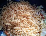 Foto langkah ke 4 dari resep Mie Goreng Jawa Vegetarian.