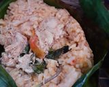 Foto langkah ke 8 dari resep Nasi Bakar Ayam Suwir.