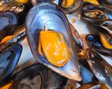 Foto del paso 1 de la receta: Ensalada fresca de mejillones con vinagreta de limón y chile