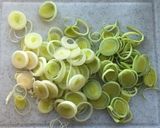 Póréhagymás-virslis saláta recept fázis 1 fotója