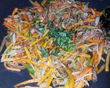 Foto langkah ke 4 dari resep Lumpia Ayam Suwir Wortel.