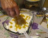 Foto del passaggio 6 della ricetta Tiramisù con lo yogurt e pesche sciroppate