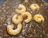 Foto del paso 4 de la receta: Merluza a la vasca con langostinos