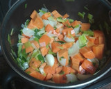 Foto del paso 1 de la receta: Crema de calabaza y batata con snack de garbanzos fritos