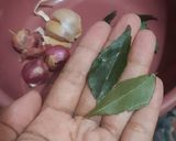 Foto langkah ke 2 dari resep Tongkol santan pedas daun kari.