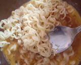 Foto langkah ke 3 dari resep Omelette mie.