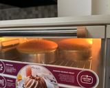 Foto langkah ke 5 dari resep Simple Birthday Cake.
