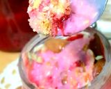 Foto langkah ke 5 dari resep Strawberry ice cream cake.