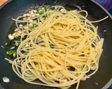 Une image de l'étape 2 de Spaghetti à l’ail.