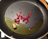 Foto del passaggio 4 della ricetta Linguine con vongole e cicoria al sentore di alici