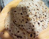 A picture of step 2 of Stuffed roti pakoda.
