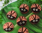 Foto langkah ke 12 dari resep Ladybugs CupCake.