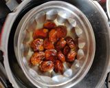 A picture of step 3 of Golgappa.