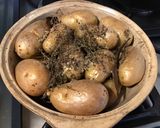 Une image de l'étape 6 de Pommes de terre aux herbes aromatiques du jardin (cuisson au diable).