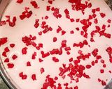 A picture of step 7 of Strawberry fruit cake with rice kheer frosting.
