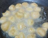 A picture of step 3 of Kadhi Pakoda.