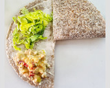 Foto del paso 2 de la receta: Tortillas integrales rellenas de ensaladilla rusa de gambas