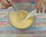 Foto del paso 4 de la receta Flan de miel con bizcocho en vasitos
