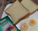 Foto langkah ke 1 dari resep Sandwich Telur Abon Klasik.