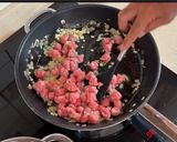 Foto del paso 4 de la receta: Arroz relleno de salchichas