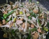 Foto langkah ke 6 dari resep Tumis teri campur sari ala bunda RiffatAbiyuR.