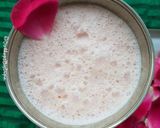 A picture of step 3 of Rose Thandai Lassi.