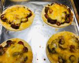 A picture of step 8 of Mini Chorizo Tortilla Pizza 🍕.