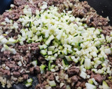 Foto del paso 5 de la receta: Lumaconi rellenos de carne, tomate, champiñones, jamón y nata