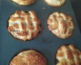 A picture of step 4 of Mini apple pies.