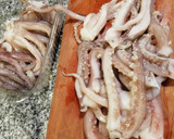 Foto del paso 1 de la receta: Fideos con tinta de calamar con salsa de calamar (fácil!) 🐙