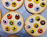 Foto del paso 7 de la receta: Galletas con ojos fantasía para Halloween