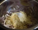 A picture of step 2 of Kandha bhajiya.