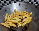 A picture of step 3 of Honey Chili Potato.