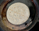 Foto del paso 2 de la receta: Piadina de aguacate y salmón