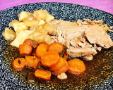 Foto del paso 5 de la receta: Solomillo de cerdo en salsa con su guarnición de zanahoria, manzana asada y cebolla caramelizada