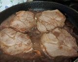 Foto del paso 4 de la receta: Bondiola de cerdo en bifes con salsa de champignones y vino tinto
