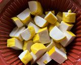 Foto langkah ke 1 dari resep SOP CAMPUR Tahu Sosis.