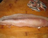 Foto del paso 1 de la receta: Pescado frito aderezado con salsa de mantequilla y limón