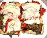Foto del paso 4 de la receta: Churrasco de lomo sobre tostadas de pan ciabatta con pimientos y cebolla
