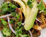 Foto del paso 9 de la receta: Chilaquiles con elote asado, frijoles negros y pepitas