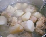 Hình bước làm 3 của món Canh đuôi heo nấu khoai sọ
