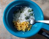 Une image de l'étape 3 de Lunchbox équilibrée : Salade de riz au thon, vinaigrette maison et yaourt 🍱.