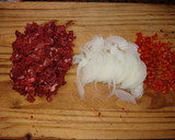 Foto del paso 1 de la receta: Empanada de carne cortada a cuchillo