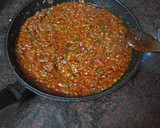 Foto del paso 5 de la receta: Pasta con boloñesa de salchicha con huevos fritos
