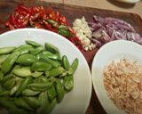 Foto langkah ke 3 dari resep Tumis bawang merah + pete.