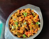 A picture of step 4 of Chatpati Bhindi Masala.