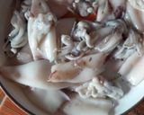 Hình bước làm 1 của món Mực nhồi thịt sốt cà chua