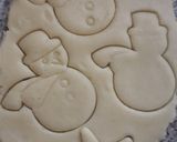 Foto del paso 3 de la receta: Galletitas navideñas forradas 🎄💕
