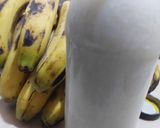 A picture of step 3 of Banana shake.